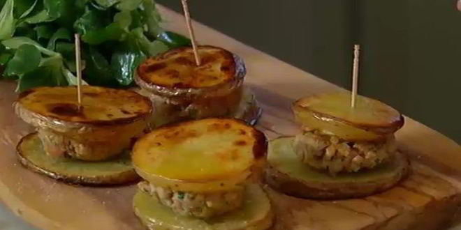 Рецепт картофельных мини-сэндвичей с котлеткой из ягнятины