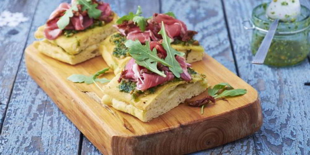 Как приготовить сэндвич из домашней фокаччи с ветчиной