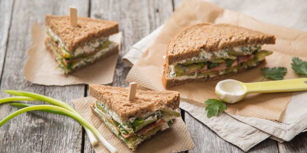 Как приготовить сэндвич с фетой и беконом