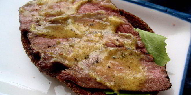 Рецепт сэндвича с говядиной, лисичками и горчичным соусом