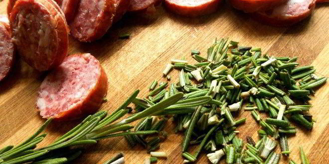 Рецепт сэндвича с лисичками, краковской колбасой и розмарином