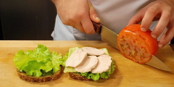 Рецепт сэндвича с отварным куриным филе и овощами