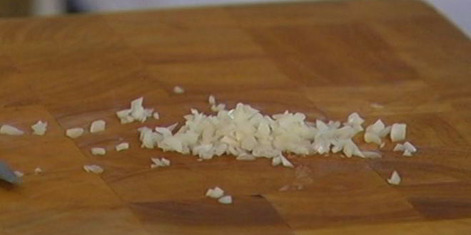 Рецепт сэндвича с рыбой в кляре и листьями салата