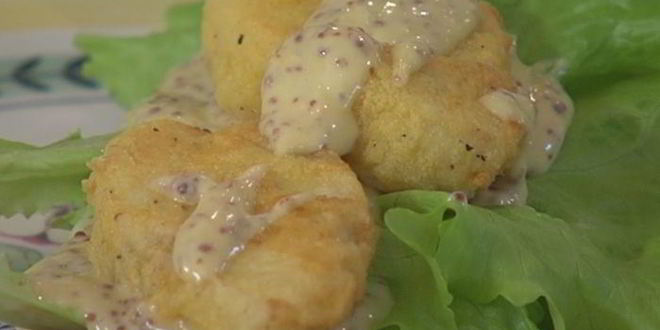 Рецепт сэндвича с рыбой в кляре и листьями салата