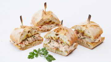 Рецепт Сэндвича с тунцом, овощами и соусом чили