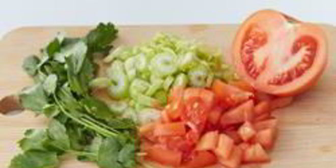 Рецепт сэндвича с тунцом, овощами и соусом чили