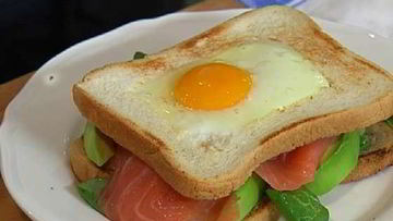 Рецепт Сэндвича с яйцом, семгой и авокадо