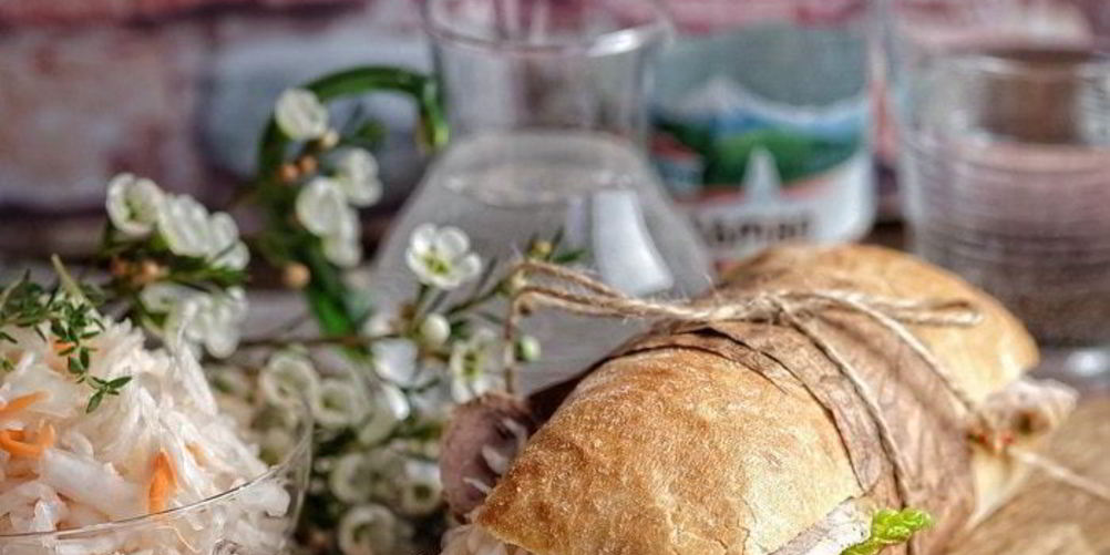 Как приготовить сэндвич с запеченной свининой и квашеной капустой