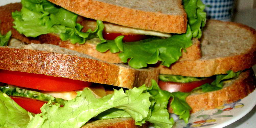 Как приготовить сэндвичи с курицей и беконом