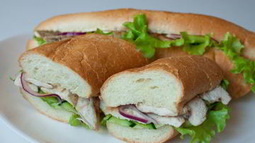 Рецепт Сэндвичей с курицей и маринованным цуккини