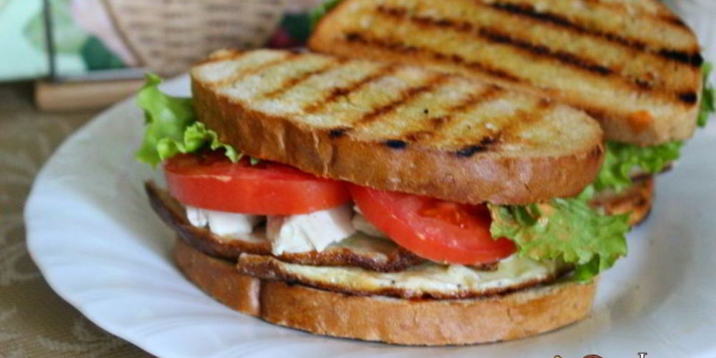 Как приготовить сэндвичи с курицей и омлетом