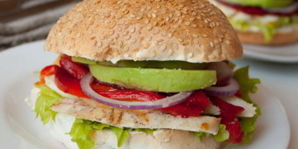 Как приготовить сэндвичи с курицей и печеным перцем