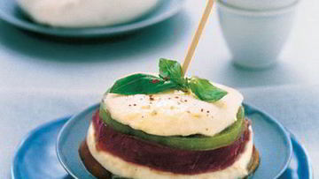 Рецепт Сэндвичей с моцареллой, маринованным тунцом и зелеными помидорами