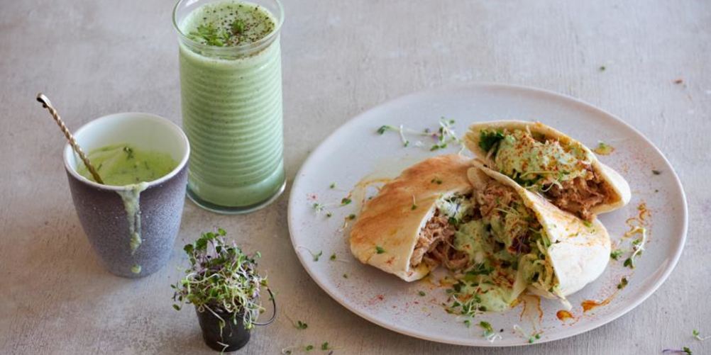 Как приготовить сэндвичи в пите со свининой и йогуртовым соусом