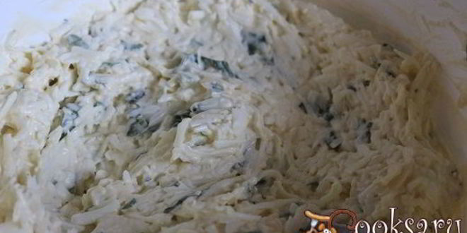 Рецепт новогодних тарталеток с салатом и красной икрой