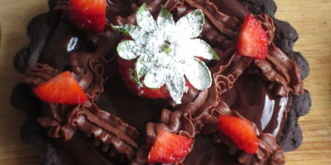 Рецепт шоколадных тарталеток с клубникой