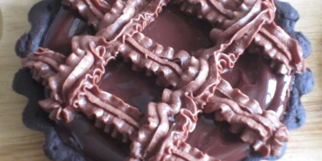 Рецепт шоколадных тарталеток с клубникой