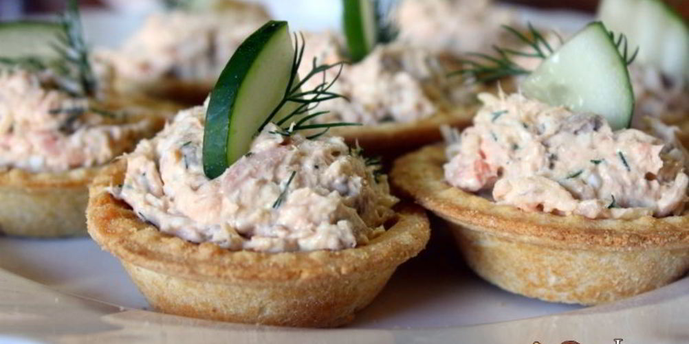 Как приготовить тарталетки с красной рыбой и сыром