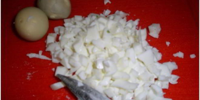 Рецепт тарталеток с печенью трески и яйцом, зеленым луком и укропом