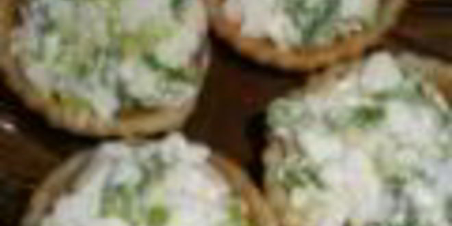 Рецепт тарталеток с печенью трески и яйцом, зеленым луком и укропом