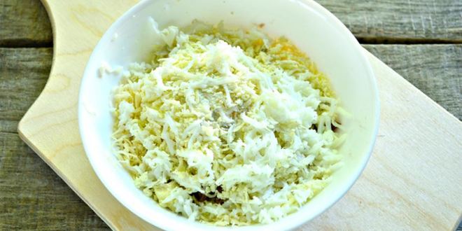 Рецепт тарталеток с пикантным салатом и черной икрой