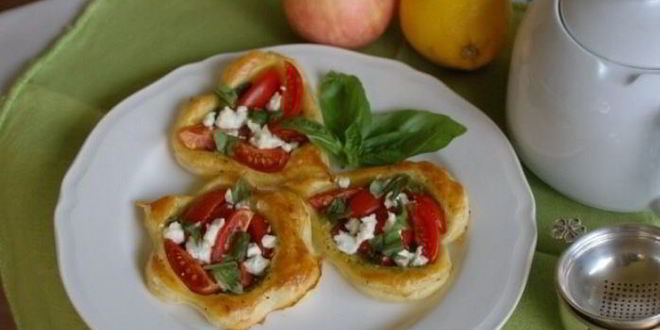 Рецепт тарталеток с помидорами и соусом песто