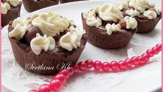 Рецепт Тарталеток с шоколадно-ореховой карамелью и сливками