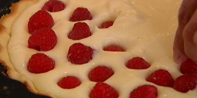 Рецепт тарта с малиной и миндалем