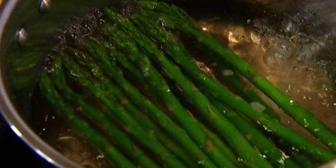 Рецепт тарта со спаржей, ветчиной и пармезаном