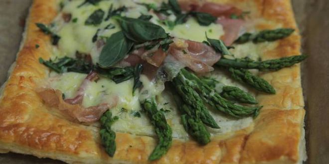 Рецепт тарта со спаржей, ветчиной и пармезаном