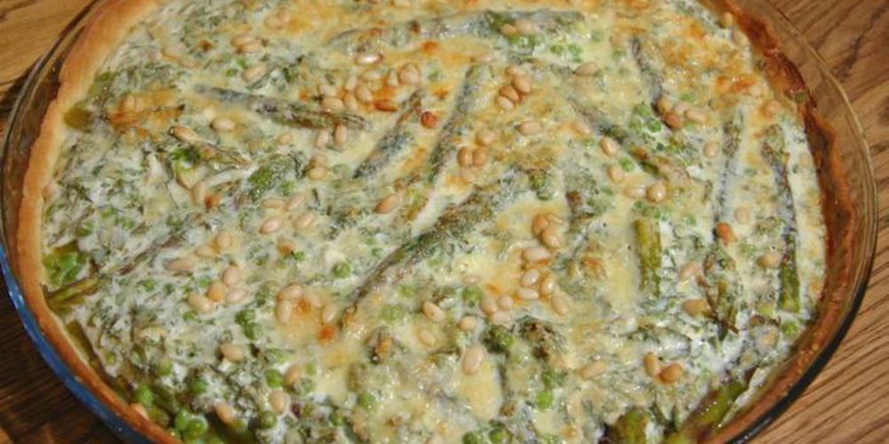 Как приготовить творожный тарт с зеленым горошком, спаржей и кедровыми орехами