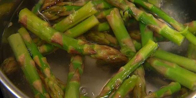 Рецепт творожного тарта с зеленым горошком, спаржей и кедровыми орехами