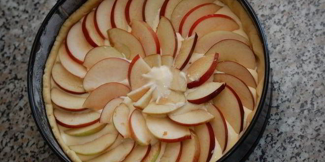 Рецепт яблочного тарта с творожным кремом