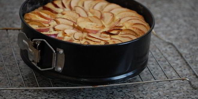 Рецепт яблочного тарта с творожным кремом