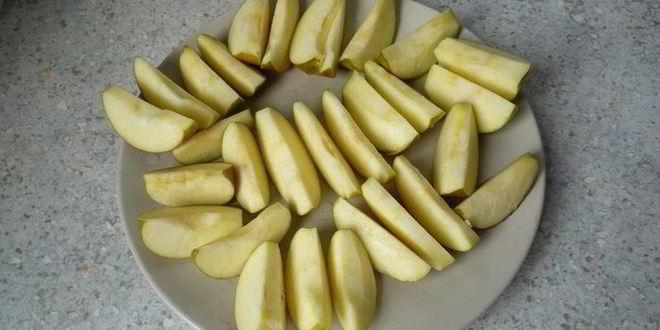 Рецепт яблочного тарта татен с орешками и изюмом