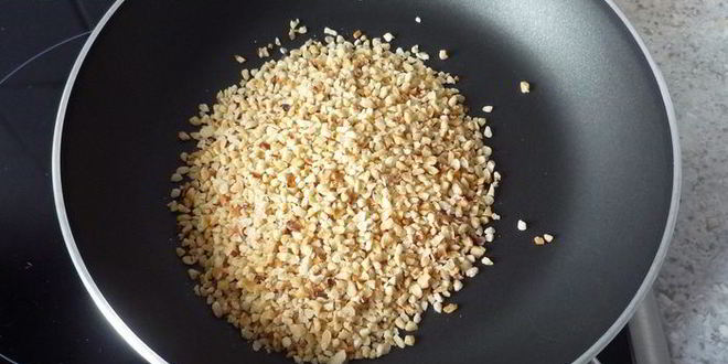 Рецепт яблочного тарта татен с орешками и изюмом