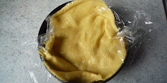 Рецепт яблочного тарта татен с орешками и изюмом