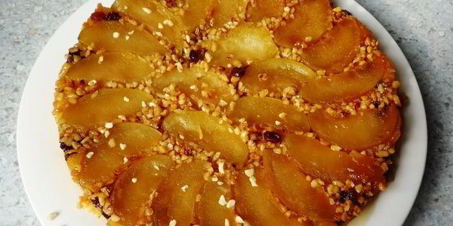 Рецепт яблочного тарта татен с орешками и изюмом