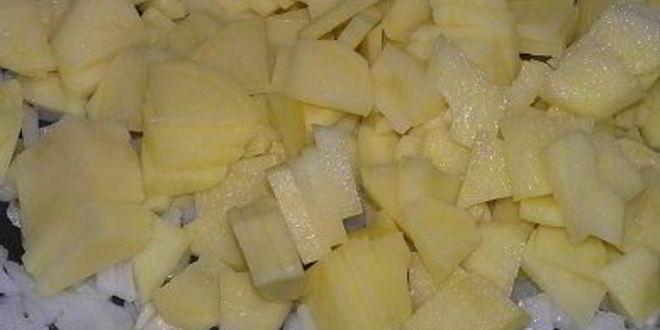 Рецепт тортильи с луком, чесноком и зеленым горошком