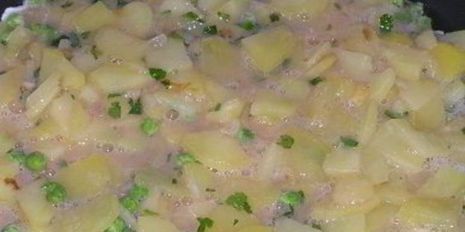 Рецепт тортильи с луком, чесноком и зеленым горошком