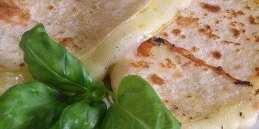 Как приготовить тортильи с сыром и орегано на гриле