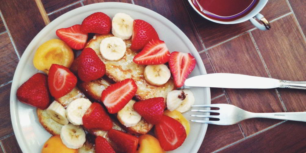 Как приготовить французский тост с бананово-карамельным соусом