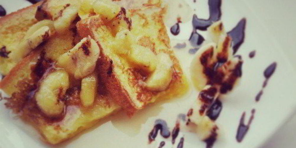 Как приготовить тост с бананово-карамельным соусом