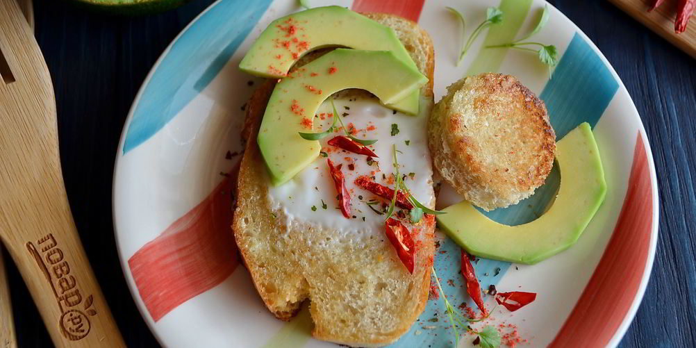 Как приготовить тост с яйцом и авокадо