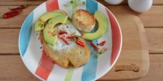 Рецепт тоста с яйцом и авокадо