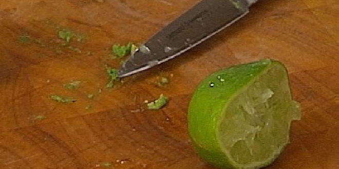 Рецепт тостов с авокадо и красной икрой