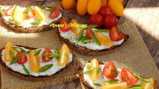 Рецепт Тостов с чесночным соусом и помидорками