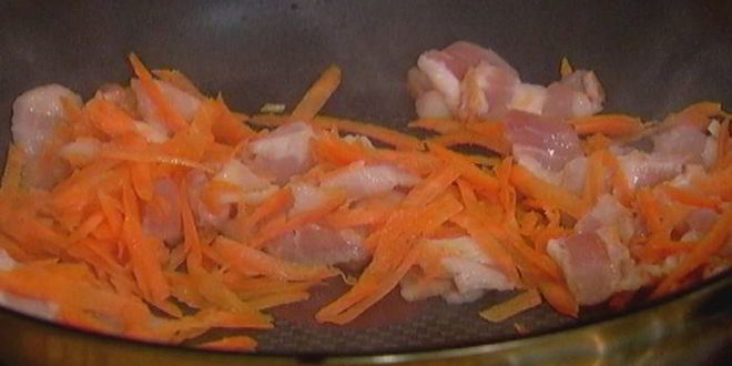 Рецепт тостов с фасолью, беконом и вялеными помидорами