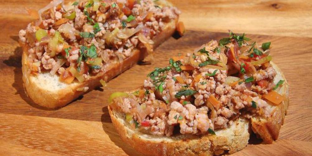 Как приготовить тосты с индейкой и овощами