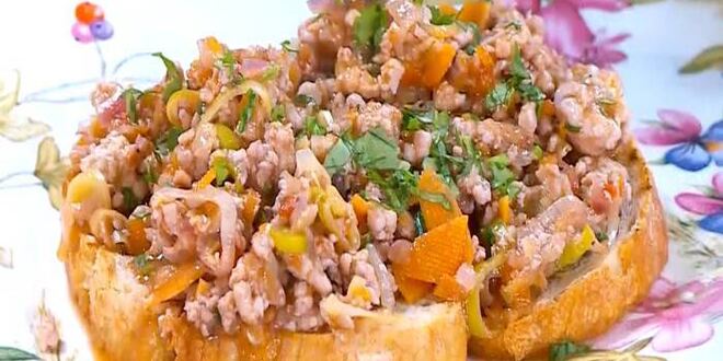 Рецепт тостов с индейкой и овощами